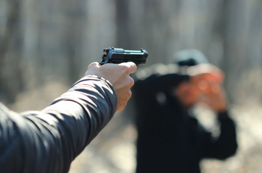 HOMBRE DISPARÓ CONTRA PERSONAS QUE LO MOJARON EN CARNAVAL