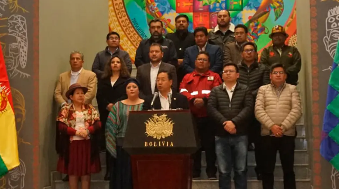 Gobierno dispone 10 medidas para enfrentar problema de combustibles y asegura que «Bolivia no está quebrada»