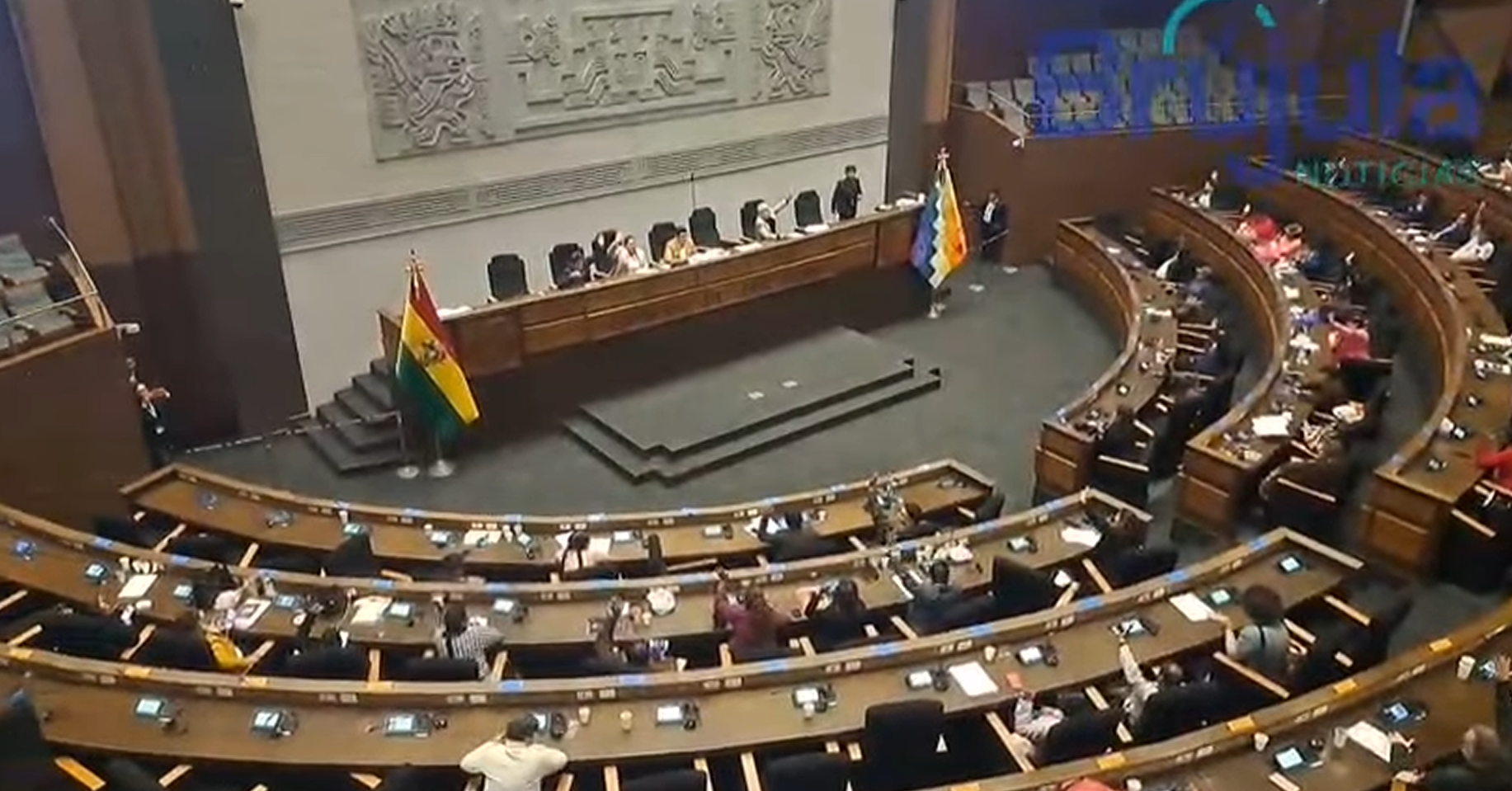 Cámara de Diputados crea comisión para investigar contratos entre YPFB y Botrading