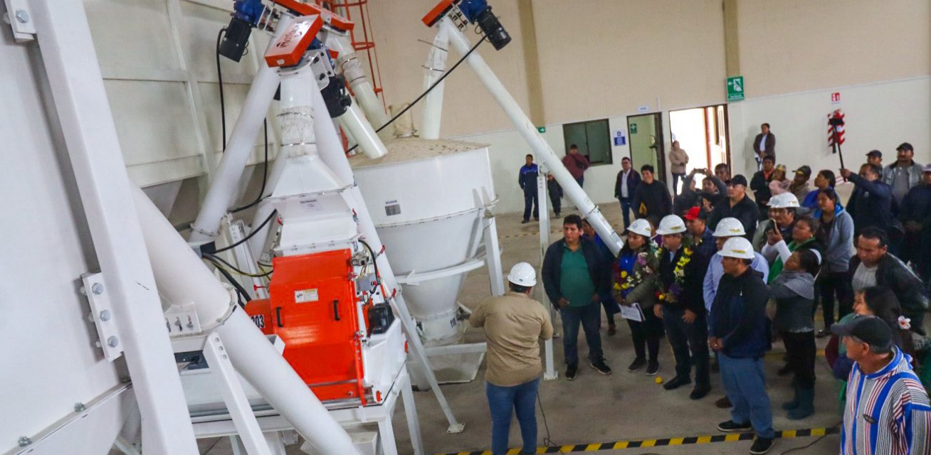 ALCALDE CARLOS BRÚ ENTREGA MODERNA PLANTA PROCESADORA DE ALIMENTO BALANCEADO EN YACUIBA