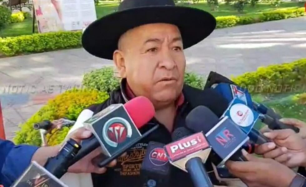Campesinos advierten con tomar surtidores si no autorizan combustible en bidones